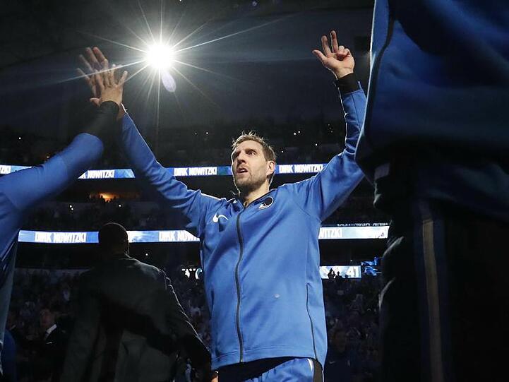 Dirk Nowitzki hat auch kurz vor Saisonende noch keine Entscheidung über seinen Rücktritt getroffen.