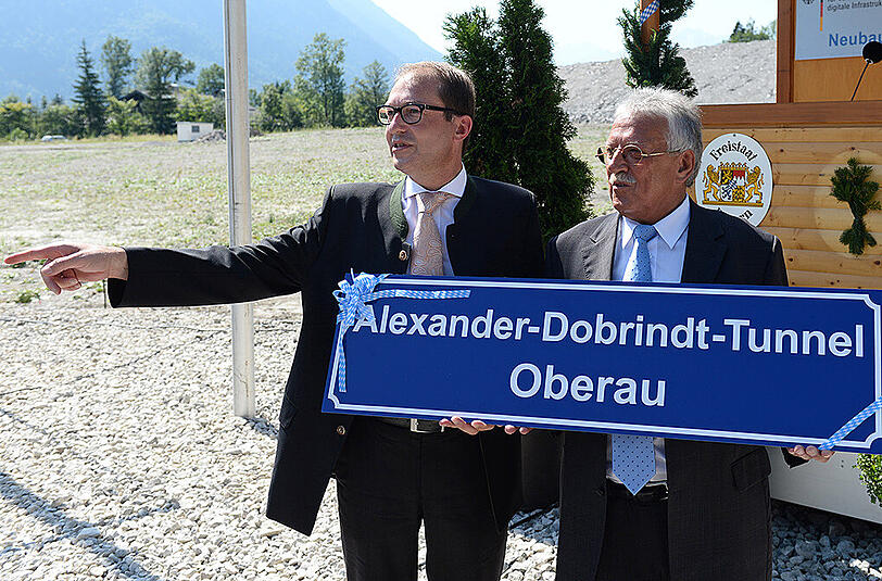 Bundesverkehrsminister Alexander Dobrindt (l.) und Oberaus Bürgermeister Peter Imminger.