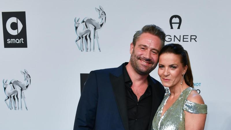 Sasha und seine Frau Julia sind seit 2015 miteinander verheiratet. Sasha und seine Frau Julia sind seit 2015 miteinander verheiratet.
