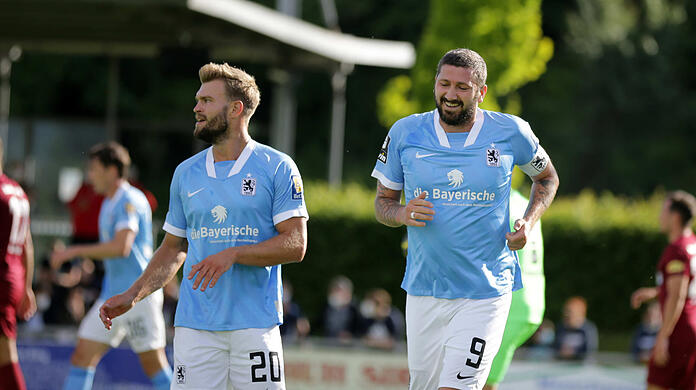 Sascha Mölders (r.) und Neuzugang Yannick Deichmann beim Testspiel in Heimstetten.