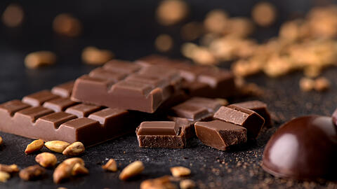 Vor etwa f&uuml;nf Jahren entwickelten die M&uuml;nchner Geschwister Sara und Max Marquart "Choviva", eine Schokoladenalternative aus Sonnenblumenkernen. Mittlerweile befindet sich &bdquo;Choviva&ldquo; in zahlreichen Produkten bekannter Supermarktketten und S&uuml;&szlig;warenhersteller.