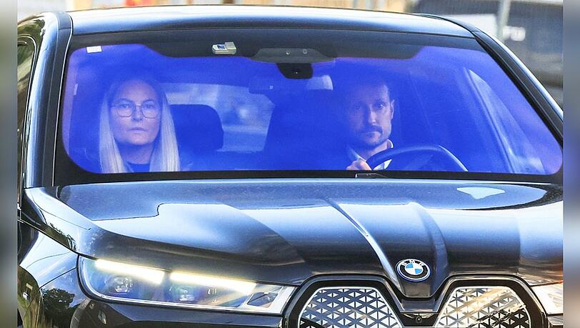 Kronprinzessin Mette-Marit und Kronprinz Haakon auf dem Weg ins Krankenhaus. Kronprinzessin Mette-Marit und Kronprinz Haakon auf dem Weg ins Krankenhaus.