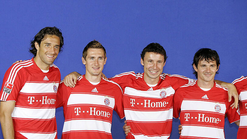 Zu Zeiten von Willy Sagnol, kam auch Miroslav Klose (r.) zum FC Bayern. Der Torjäger (39) spielte von 2007-2011 beim FC Bayern und war bereits in der Saisonvorbereitung als Markenbotschafter für den FC Bayern in China unterwegs. Auch wird dem Rekordmeister künftig als Jugendtrainer erhalten bleiben.