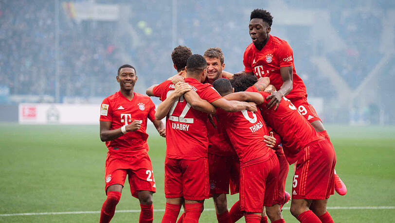 Die Bayern jubeln nach dem Tor zum 5:0 durch Philippe Coutinho. Die Bayern jubeln nach dem Tor zum 5:0 durch Philippe Coutinho.