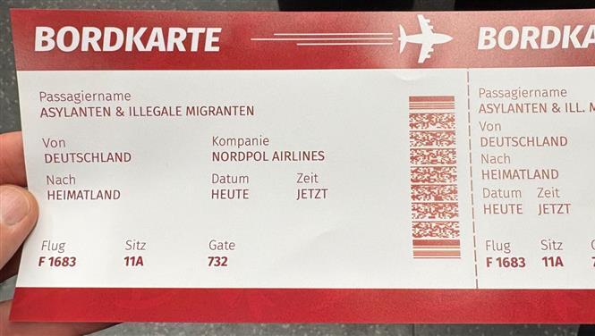 Bordkarte gegen Asylbewerber und Migranten - diese Karte verteilten Rechtsextreme in der Münchner U-Bahn Bordkarte gegen Asylbewerber und Migranten - diese Karte verteilten Rechtsextreme in der Münchner U-Bahn