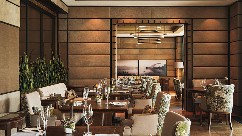 Insgesamt fünf Restaurants hat das Hotel, darunter das Sternelokal Überfahrt. Insgesamt fünf Restaurants hat das Hotel, darunter das Sternelokal Überfahrt.