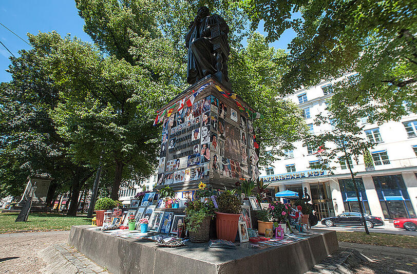 Das Michael Jackson-Denkmal am Promenadeplatz vor dem Nobelhotel Bayerischer Hof.