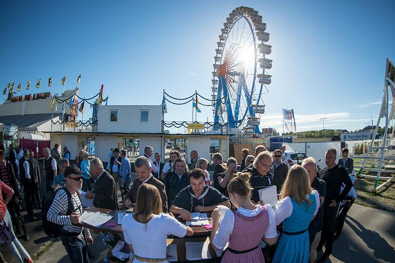 Der Andrang war auch heuer wieder groß - alle wollten sehen, was die Wiesn in diesem Jahr zu bieten hat.