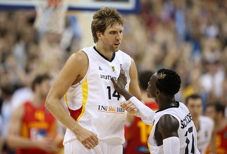 Standen bei der EM im Sommer gemeinsam für das deutsche Nationalteam auf dem Feld: Nowitzki (l.) und Schröder.