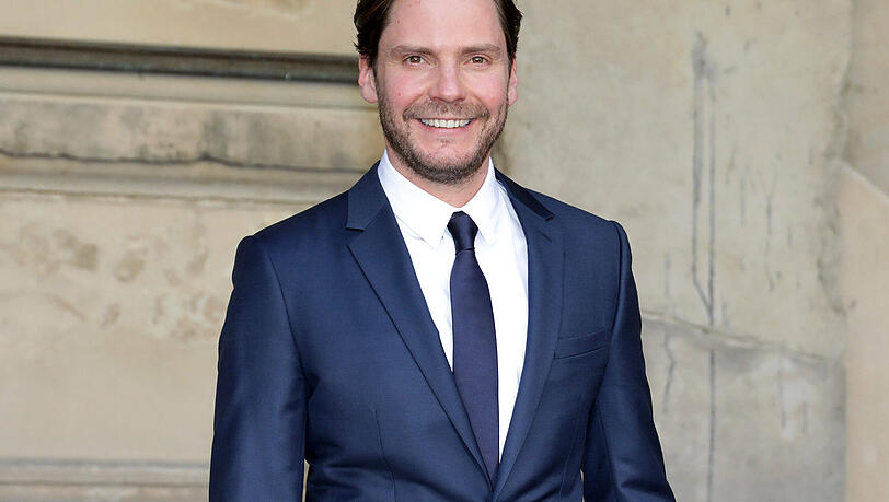 Daniel Brühl im Juni bei der Kinopremiere von "Nebenan" im Rahmen vom Summer Special der 71. Berlinale. Daniel Brühl im Juni bei der Kinopremiere von "Nebenan" im Rahmen vom Summer Special der 71. Berlinale.