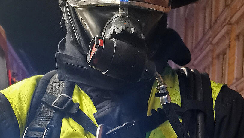 Die Feuerwehr rettete auch ein Kaninchen aus der Brandwohnung. Die Feuerwehr rettete auch ein Kaninchen aus der Brandwohnung.