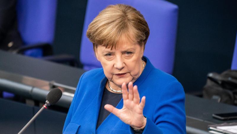 Angela Merkel stellt sich im Bundestag den Fragen der Abgeordneten. Angela Merkel stellt sich im Bundestag den Fragen der Abgeordneten.