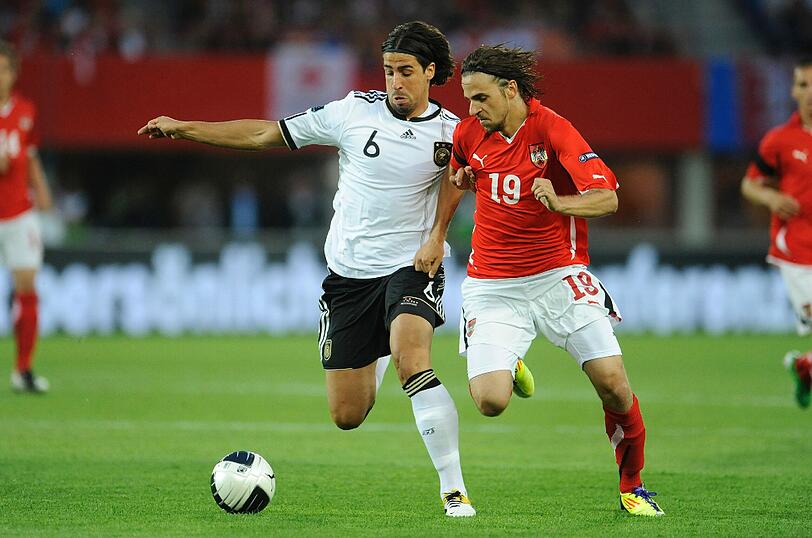 Stuttgarts Martin Harnik im Zweikampf mit Sami Khedira.
