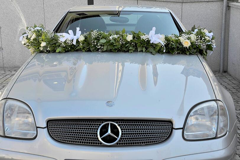 Das Brautauto: ein Mercedes SLK.