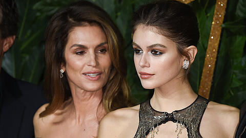 Cindy Crawford (l.) und Tochter Kaia Gerber (r.) sollen ein enges Verhältnis haben