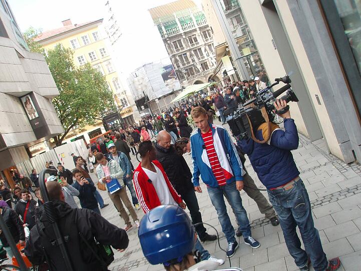 David Alaba und Holger Badstuber machen bei einem Videodreh München unsicher.