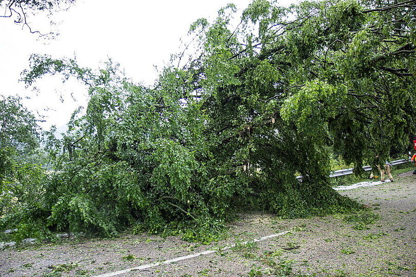 Schwere Unwetter im Berchtesgadener Land sorgten am Samstag für reichlich Chaos auf den Straßen. Die Bilder.