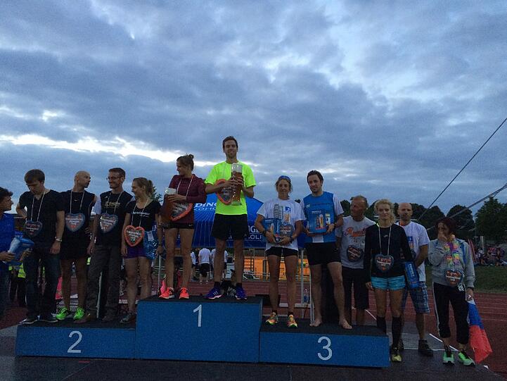 Sommernachtslauf: Die Siegerehrung im Olympiapark.