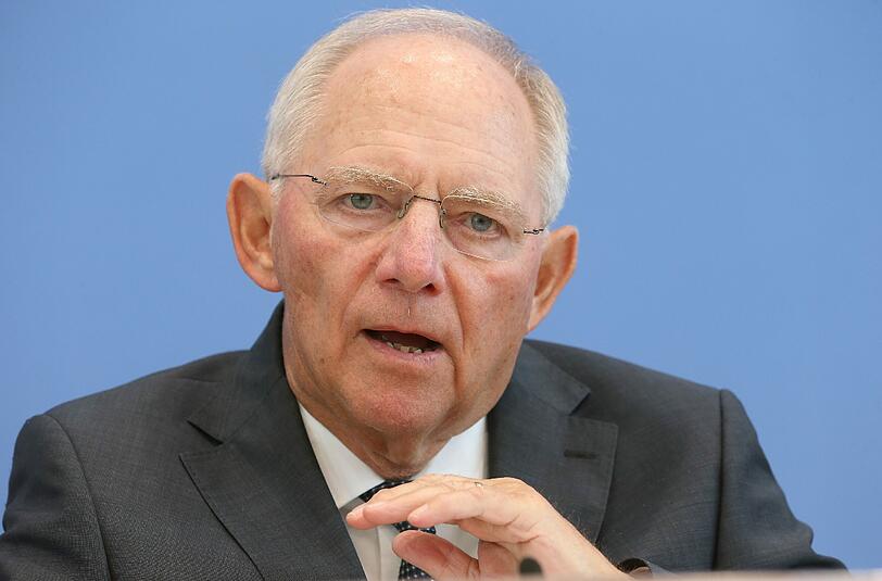 Wolfgang Schäuble will Geringverdienern die Rente sichern.