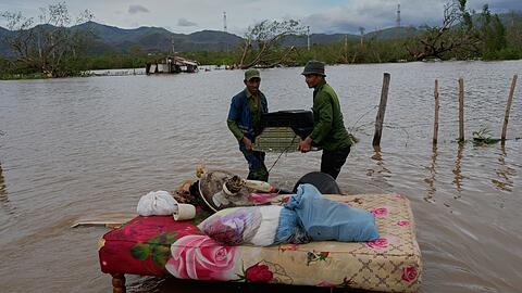 Aus Kuba wurden trotz heftiger Überschwemmungen zunächst keine Toten gemeldet.