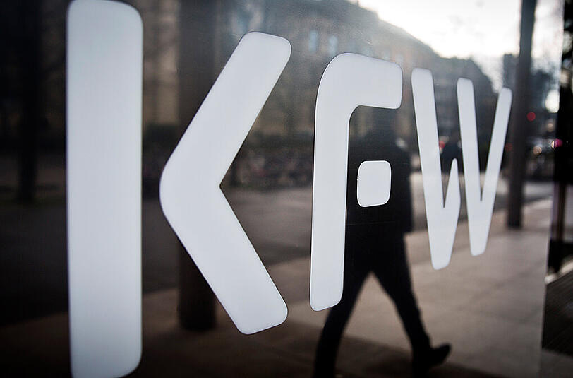 Deutschlands Unternehmen kommen nach einer Umfrage der staatlichen Förderbank KfW so leicht an Kredite wie seit mindestens 14 Jahren nicht mehr.