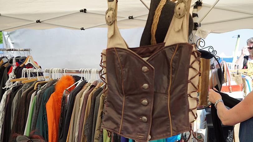 Von Ramsch bis Kult: Der Flohmarkt auf der Theresienwiese bietet für Jäger und Sammler eine große Auswahl.