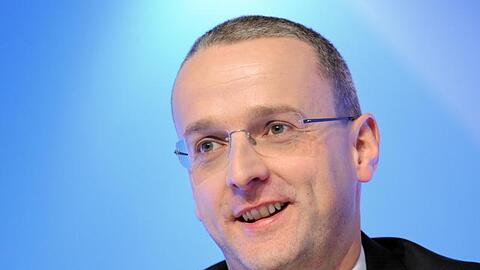 BayernLB-Vorstandschef Stephan Winkelmeier sitzt bei einer Pressekonferenz. Foto: picture alliance / dpa/Archivbild