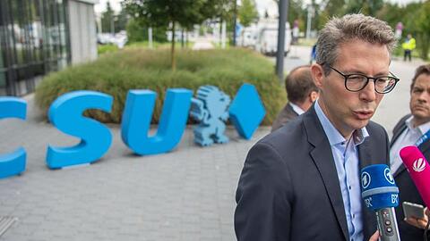 Markus Blume, Generalsekretär der CSU, gibt beim Auftakt der zweitägigen CSU-Vorstandsklausur ein Statement zu Journalisten. Foto: Lino Mirgeler/dpa