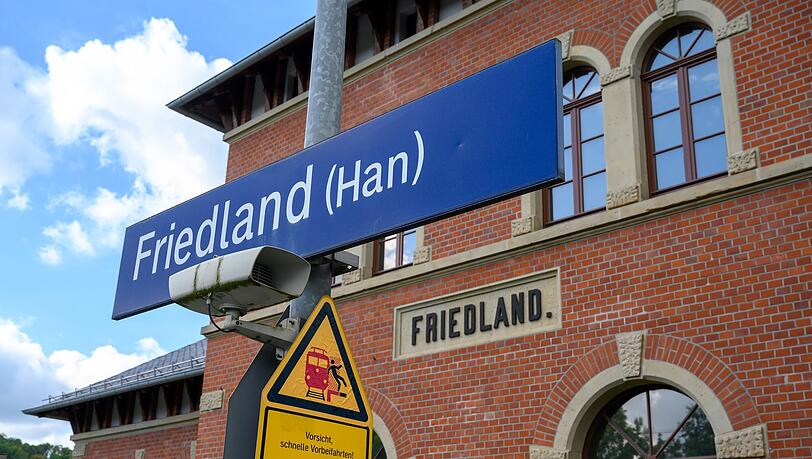 Der Bahnhof Friedland in Südniedersachsen: Hier starb am 11. August eine Jugendliche. (Archivbild) Der Bahnhof Friedland in Südniedersachsen: Hier starb am 11. August eine Jugendliche. (Archivbild)