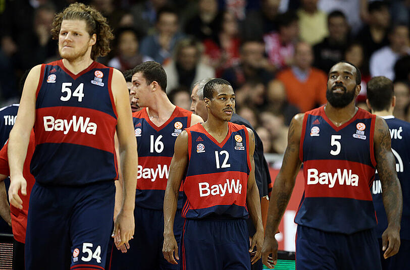 Chancenlos beim 67:84 gegen Fenerbahce Istanbul: Bayerns Basketballer um John Bryant (l.).