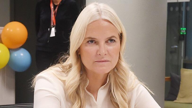 Mette-Marit von Norwegen leidet seit Jahren an einer chronischen Lungenkrankheit. Nun ist sie auch noch zum zweiten Mal mit Corona infiziert.