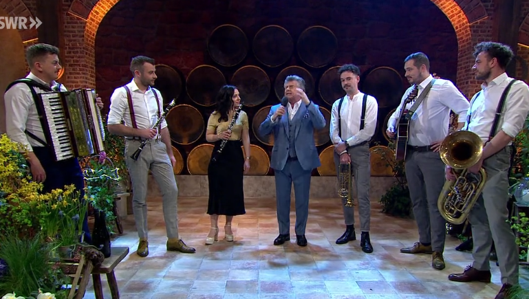 Andy Borg mit den Kronwildkrainern im "Schlager-Spa&szlig;" am 18. April.