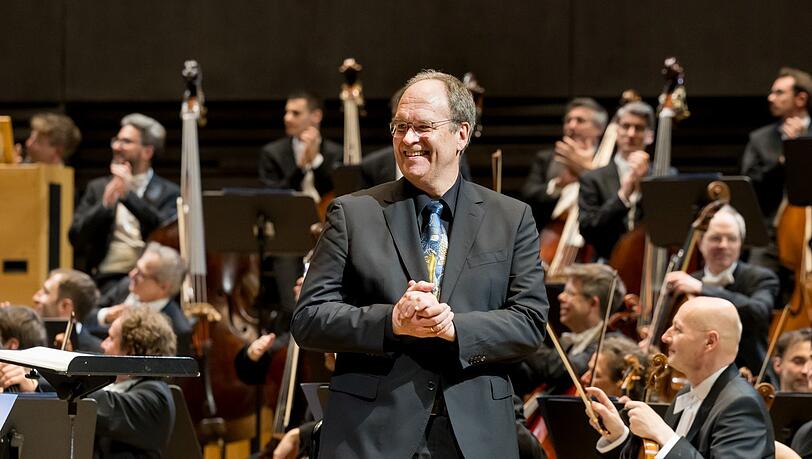 Andreas Herrmann wurde 1963 in M&uuml;nchen geboren. Er interessierte sich fr&uuml;h f&uuml;r Musik und lernte Saxofon, Fl&ouml;te und Klavier. Neben seiner T&auml;tigkeit als Leiter des Philharmonischen Chors ist Herrmann auch Professor f&uuml;r Chordirigieren an der Hochschule f&uuml;r Musik und Theater, wo er selbst studiert hat.