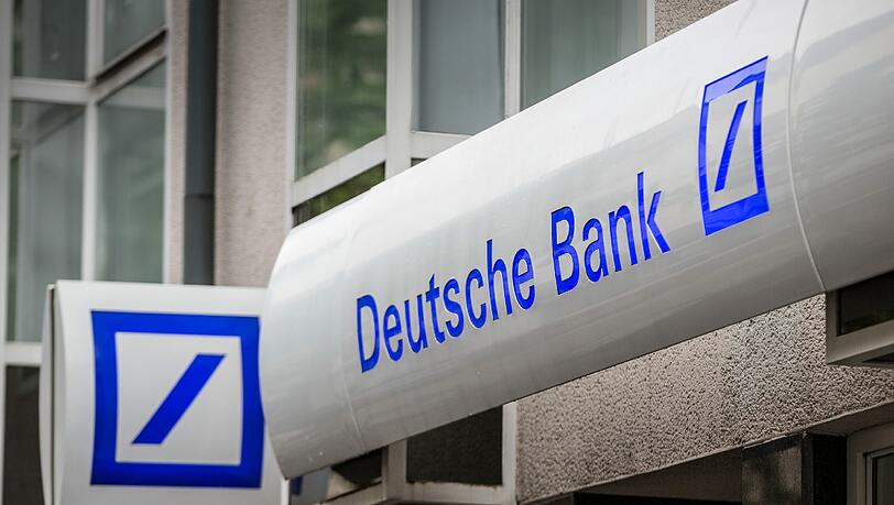 Ein Softwarefehler sorgt am Freitagmorgen für Chaos bei der Deutschen Bank. Ein Softwarefehler sorgt am Freitagmorgen für Chaos bei der Deutschen Bank.