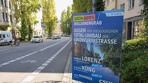 Die Lindwurmstraße ist inzwischen sogar Thema im Landtagswahlkampf. Der CSU-Kandidat plakatiert gegen die Pläne.