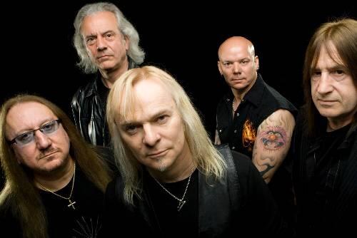 Hard Rock hält eben doch irgendwie jung: Mick Box und Bernie Shaw (unten v. li.) mit der Band Uriah Heep, die am 15. Oktober in Nürnberg spielt .
