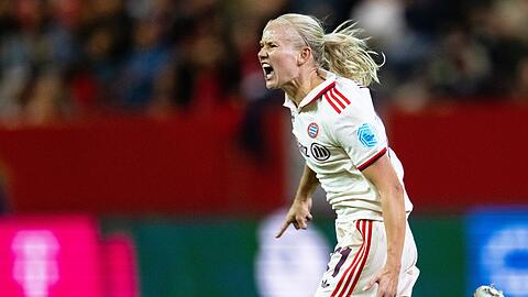 Pernille Harder jubelt nach ihrem Tor zum 3:2 über Arsenal London.