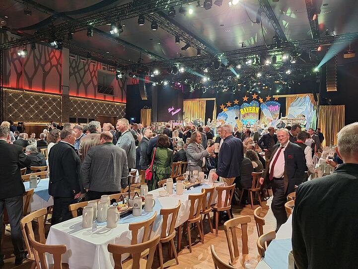 Der Nockherberg leert sich nach Ende des Singspiels.