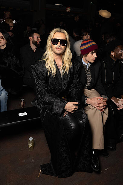 Bill Kaulitz bei der Paris Fashion Week. Seine Reise in die franz&ouml;sische Haupstadt verlief nicht problemlos.