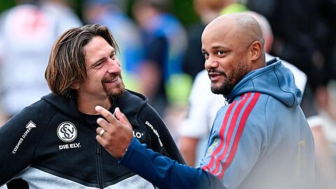 Bayern-Trainer Vincent Kompany (r) w&uuml;rde in der n&auml;chsten Saison gern wieder nach Elversberg kommen.