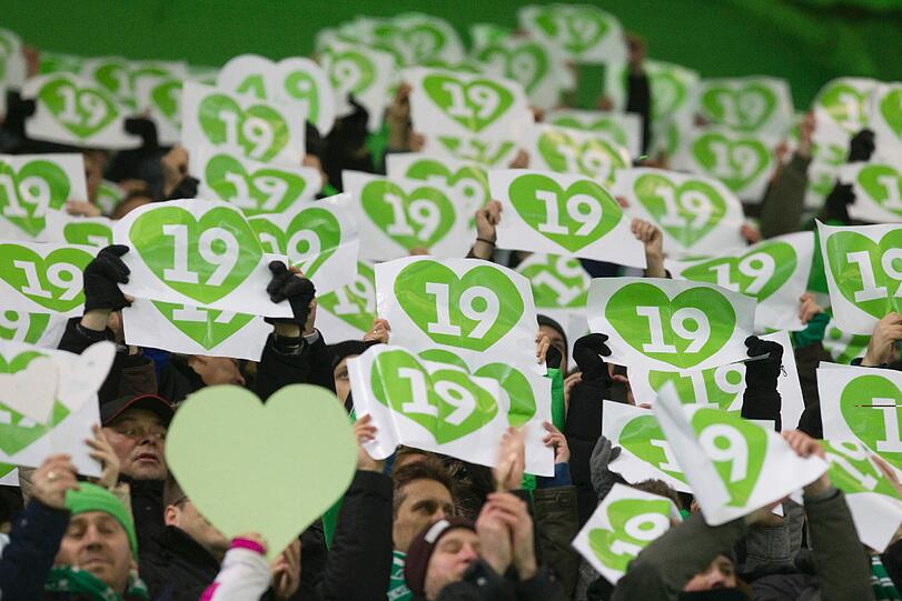 Fans, Spieler und Verantwortliche gedenken vor dem Rückrundenauftakt dem verstorbenen VfL-Profi Junior Malanda.