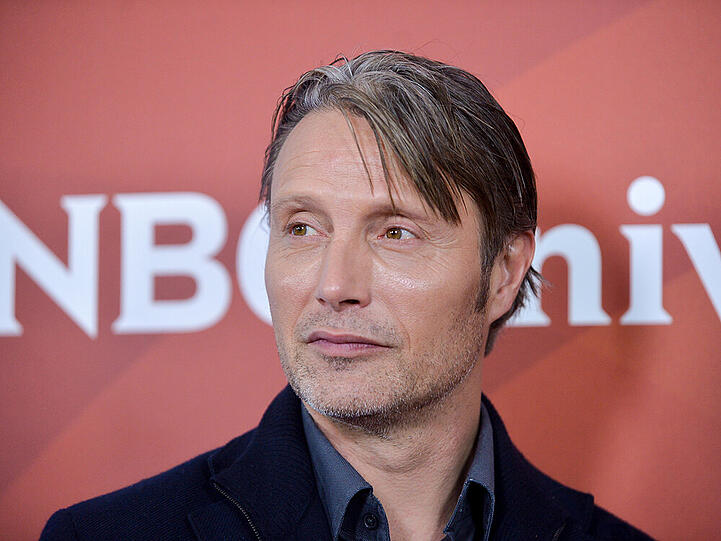Mads Mikkelsen ohne Locken und Schnurrbart