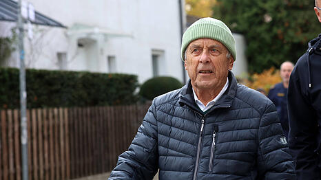 Fredi Heiß auf dem Weg ins Grünwalder Stadion. Nach seinem 85. Geburtstag am Freitag geht es am Samstag nach Giesing zum Löwen-Spiel gegen Schweinfurt.