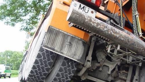 Betonmischer in Not: Nur eine Leitplanke verhinderte, dass der Lkw in den Inn stürzte. Betonmischer in Not: Nur eine Leitplanke verhinderte, dass der Lkw in den Inn stürzte.