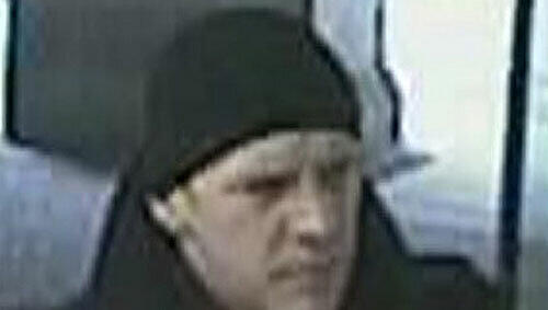 Ein Bild der Überwachungskamera aus der U-Bahn: Diesen Mann sucht die Polizei Ein Bild der Überwachungskamera aus der U-Bahn: Diesen Mann sucht die Polizei