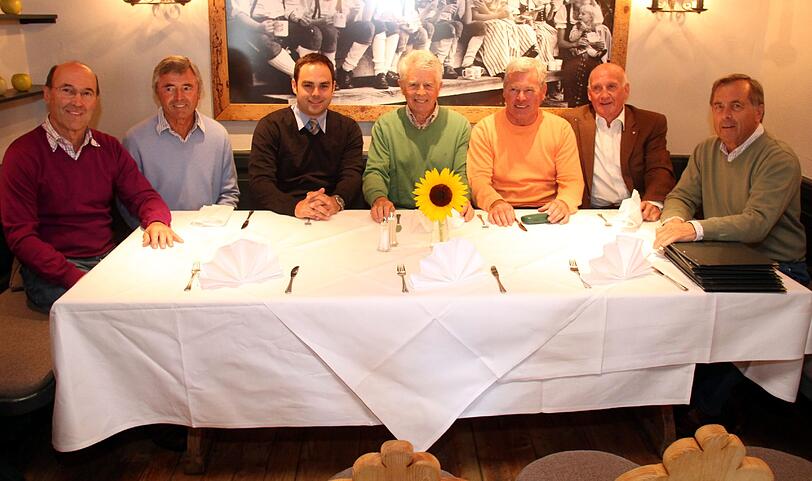 Meisterlöwen mit 1860-Geschäftsführer: Hans Rebele, Wilfried Kohlars, Löwen-Chef 
Robert Schäfer, Manfred Wagner, Hans Reich, Peter Grosser und Fredi Heiß.