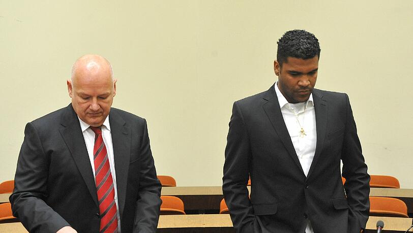 Knapp neun Monate nach dem verheerenden Brand in seiner Villa muss sich Fußball-Profi Breno seit Mittwoch in München vor Gericht verantworten. Auch Ex-Bayern-Star Giovane Elber war vor Ort. Sehen Sie hier die Bilder vom Prozessauftakt. Knapp neun Monate nach dem verheerenden Brand in seiner Villa muss sich Fußball-Profi Breno seit Mittwoch in München vor Gericht verantworten. Auch Ex-Bayern-Star Giovane Elber war vor Ort. Sehen Sie hier die Bilder vom Prozessauftakt.