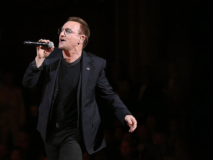 Auf der Bühne ist Bono Sänger, doch privat greift er auch gern zur Gitarre