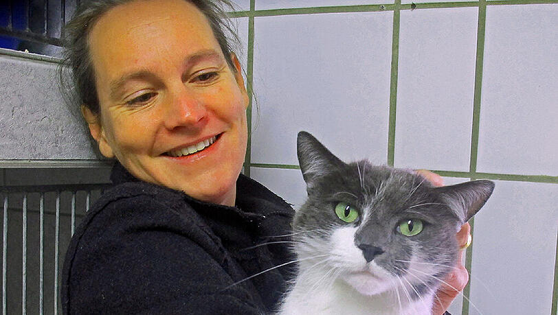 Grimou und seine Besitzerin: Anne L. hat vermutlich nicht mehr damit gerechnet, ihren Ausreißer wiederzusehen. Grimou und seine Besitzerin: Anne L. hat vermutlich nicht mehr damit gerechnet, ihren Ausreißer wiederzusehen.