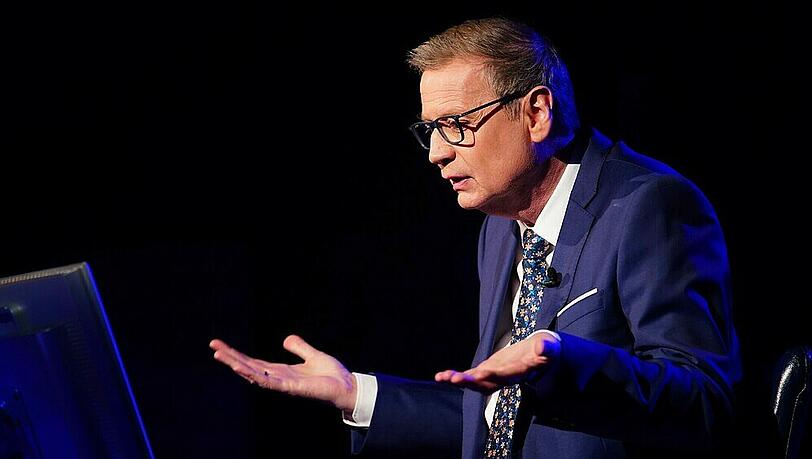 Günther Jauch moderiert "Wer wird Millionär?" Günther Jauch moderiert "Wer wird Millionär?"